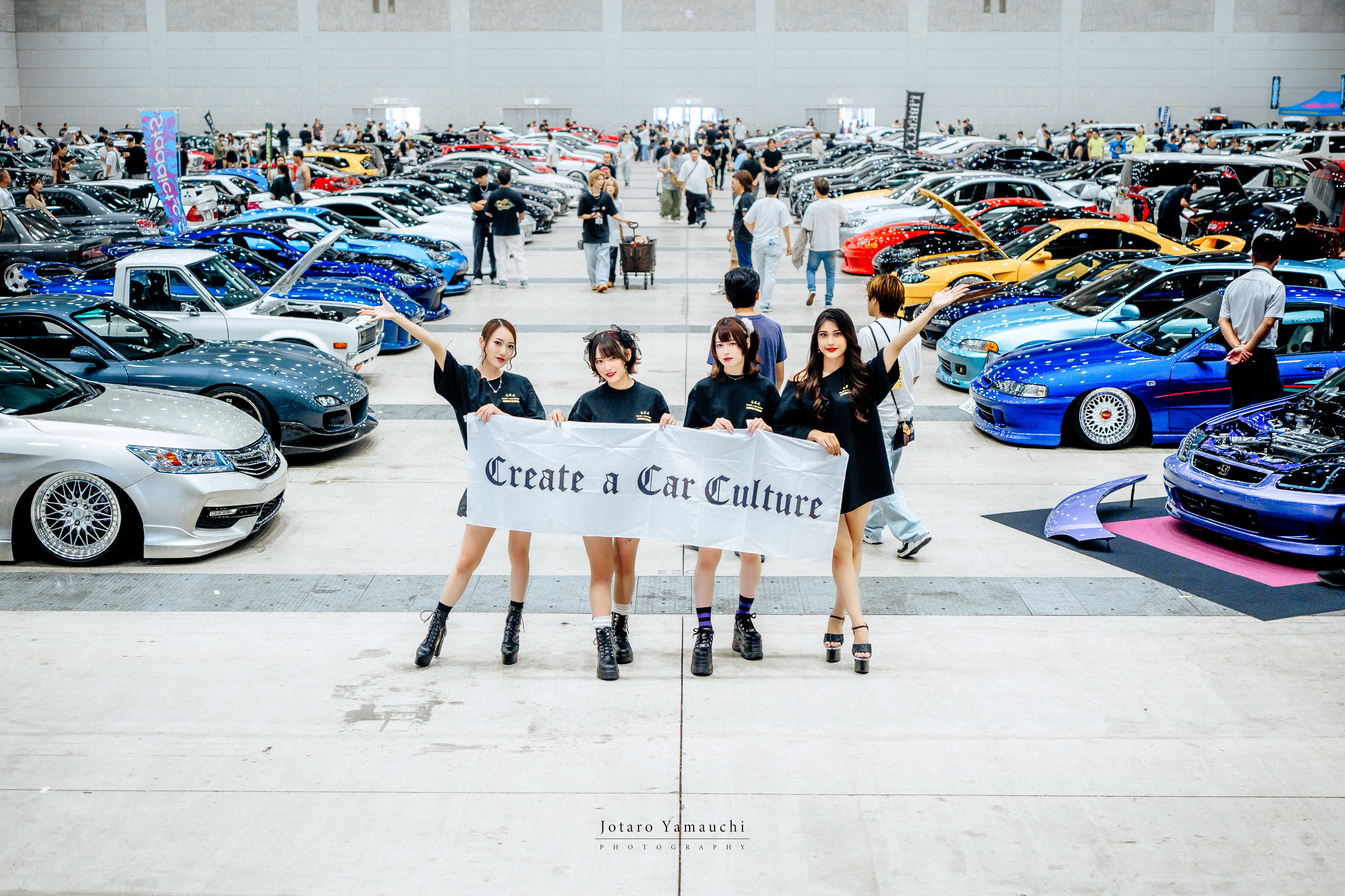 九州最大級のカスタムカーイベント — 会場全体